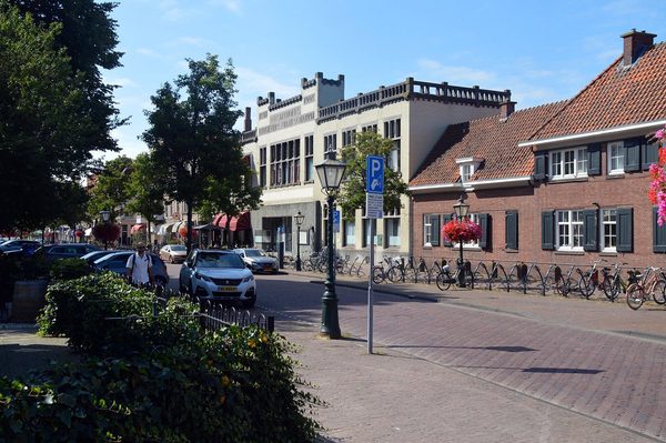 Singles in Leiden: view of the city