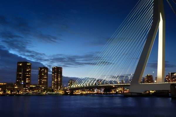 Singles in Rotterdam: view of the city